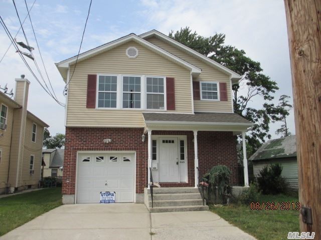 165 Wellesley St, Hempstead, NY 11550