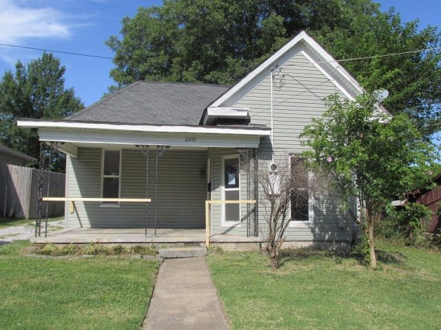 2231 N Grant Avenue, Springfield, MO 65803