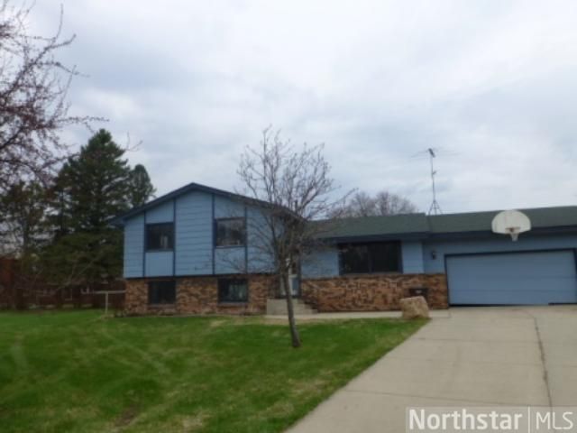 375 11th St, Howard Lake, MN 55349