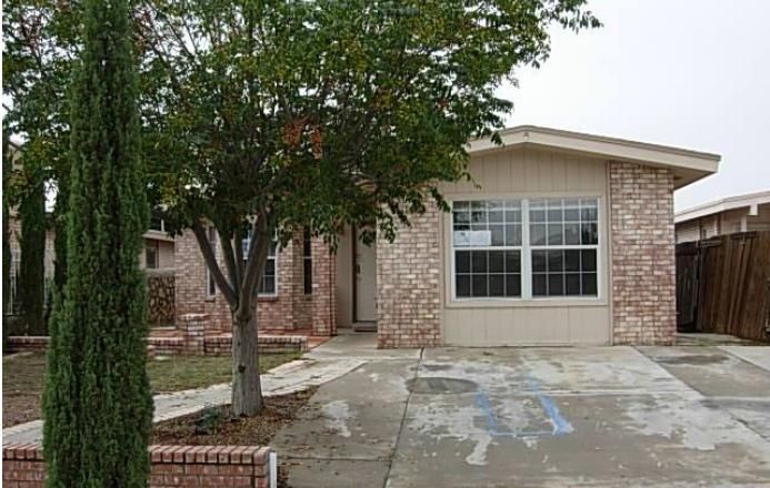 3463 Broken Bow St, El Paso, TX 79936