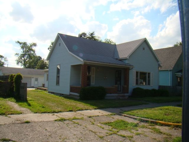 443 S 7th St, Clinton, IN 47842