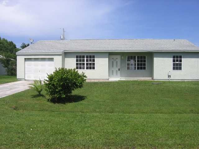 2537 Se Lakewood St, Port Saint Lucie, FL 34952