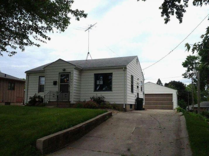 1851 Glenny Ave, Waterloo, IA 50702