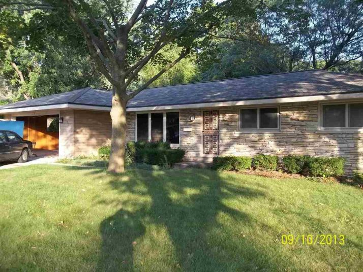 807 Green Tree Rd, West Bend, WI 53090