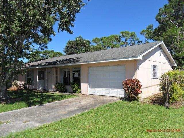 425 Coconut Avenue E, Port Saint Lucie, FL 34952