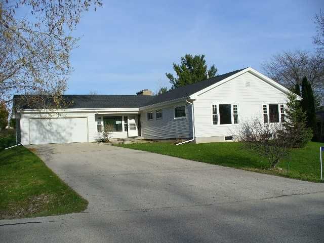 1327 N 38th St, Sheboygan, WI 53081