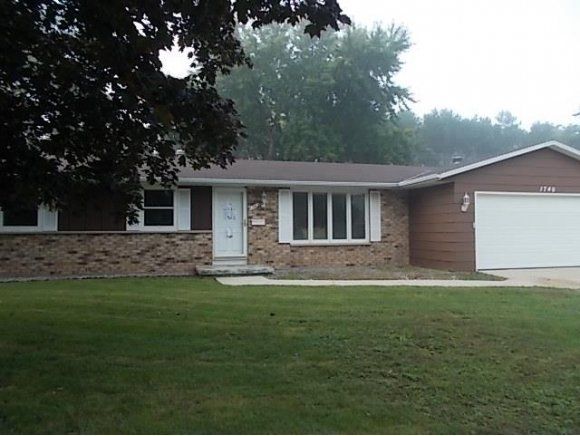 1740 Debra Ln, Green Bay, WI 54302