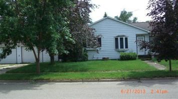 312 Law St, New London, WI 54961