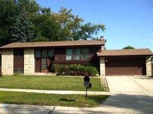 420 E Wynbrook Dr, Oak Creek, WI 53154