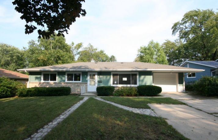 621 S 15th Ave, West Bend, WI 53095