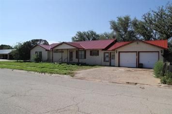 1701 N 6th St, Tahoka, TX 79373