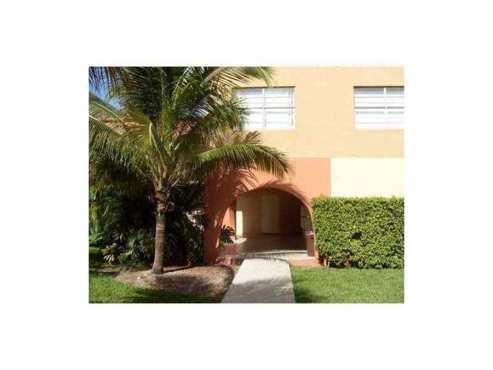 1305 W 53 ST # 305, Hialeah, FL 33012