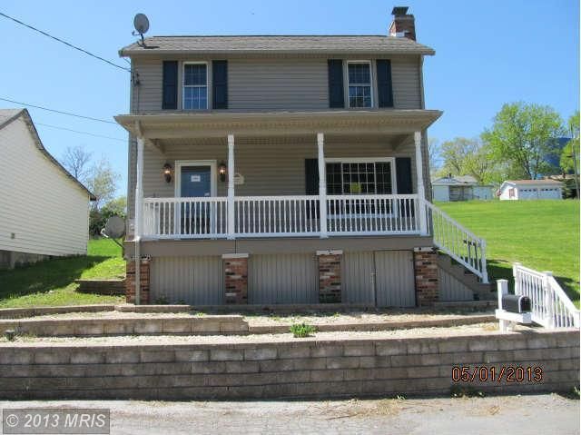 27 Brent St, Hancock, MD 21750