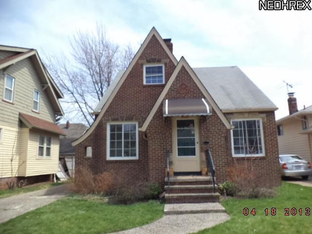 2039 Ferndale Ave, Lakewood, OH 44107