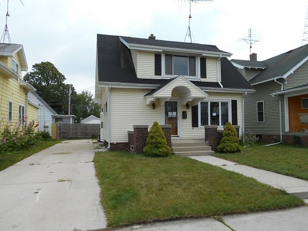 2307 S 10th St, Sheboygan, WI 53081