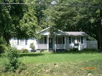 704 Coolidge St, Yadkinville, NC 27055