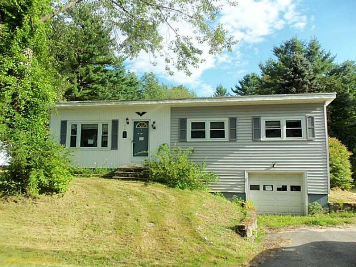 74 Alderwood Rd, Auburn, ME 04210