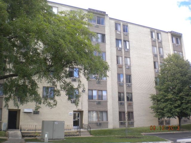 9745 S Karlov Ave Apt 307, Oak Lawn, IL 60453