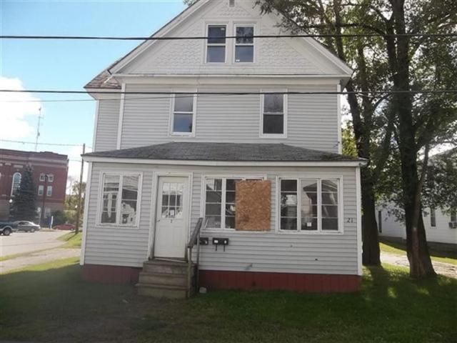 21 Cross St, Skowhegan, ME 04976