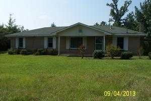 560 Gilchrist Rd, Grove Hill, AL 36451