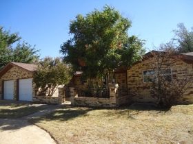 113 San Jacinto Ave, Levelland, TX 79336