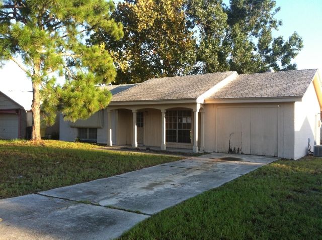 3037 Moog Road, Holiday, FL 34691