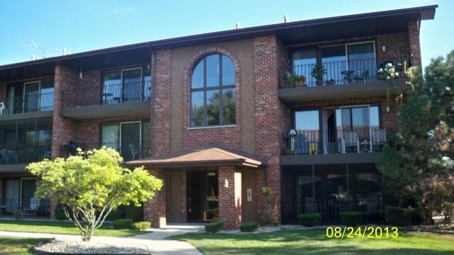 8203 Cobblestone Dr Unit 1b, Palos Hills, IL 60465