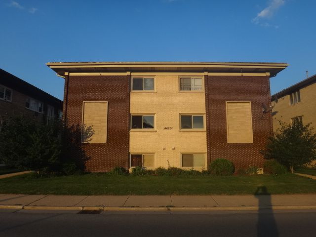 4421 Prescott Ave Apt 10, Lyons, IL 60534