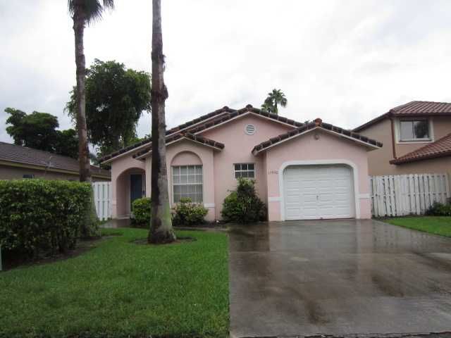 17950 NW 60 PL, Hialeah, FL 33015