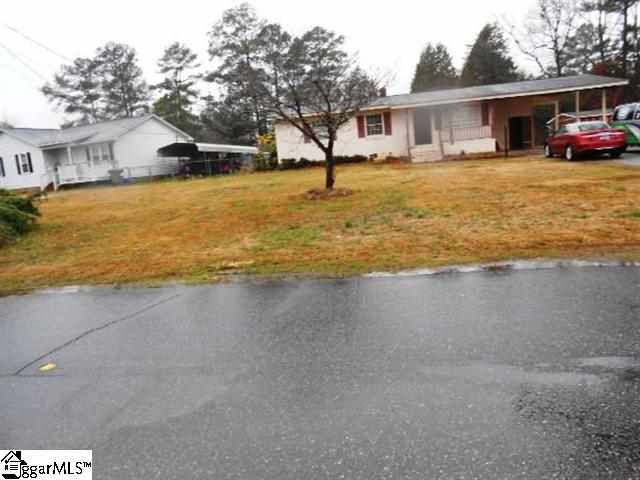 310 Pinehurst Dr, Greenwood, SC 29646