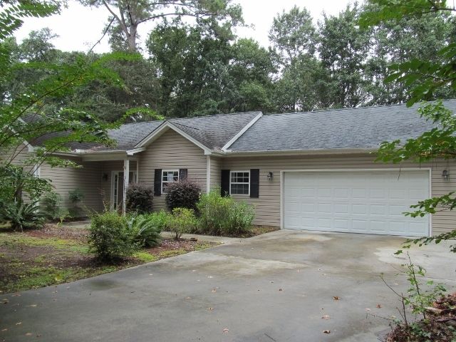 2 Winthrope St, Ladys Island, SC 29907