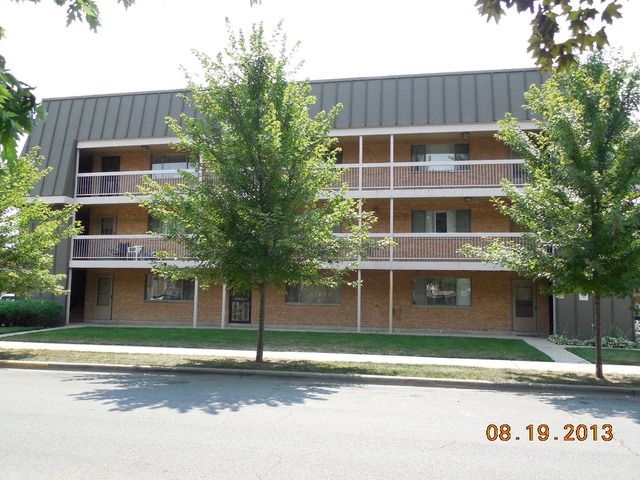 6400 27th St Apt 101, Berwyn, IL 60402