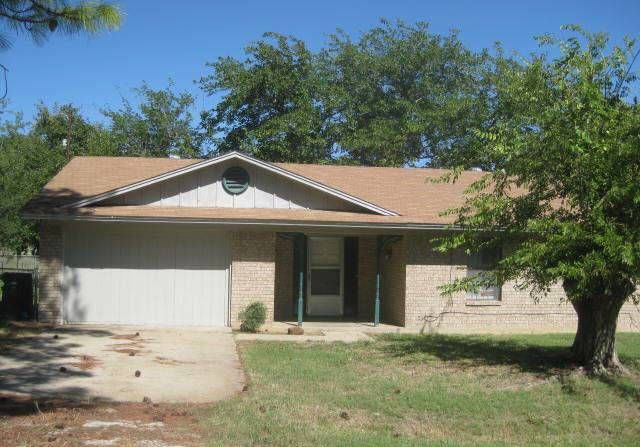 316 E Fairlane Drive, Pilot Point, TX 76258