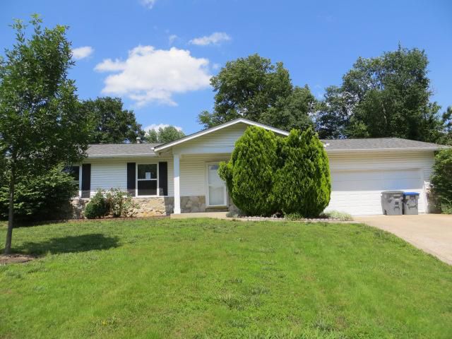 808 Notre Dame Dr, O Fallon, MO 63366