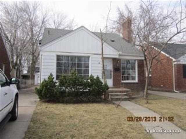 20704 Beaufait St, Harper Woods, MI 48225