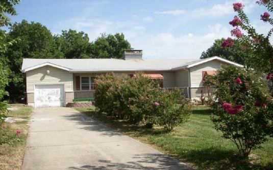 518 SE 3rd St, Lees Summit, MO 64063