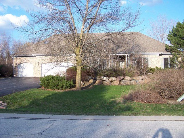 46 Gentry Dr, Lake Zurich, IL 60047