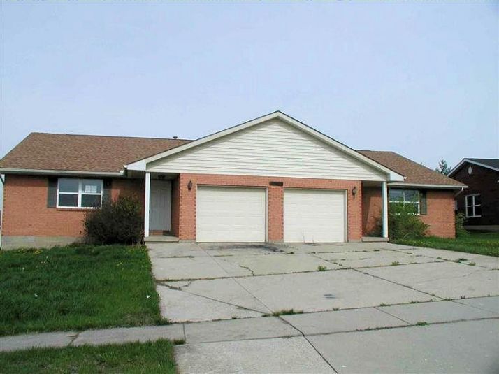 1069 Hunters Run Dr, Lebanon, OH 45036