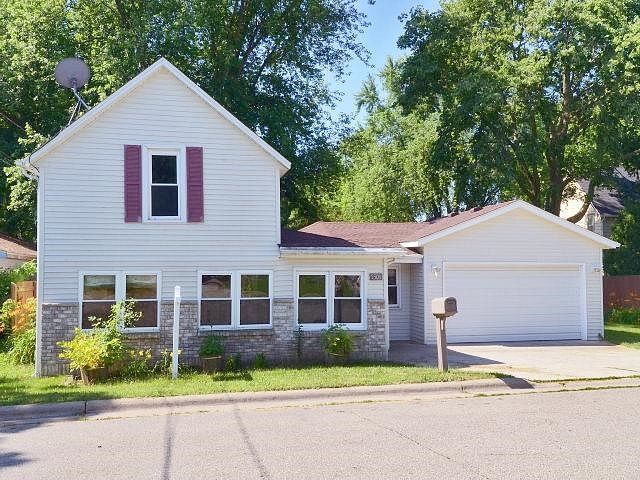 Hough St, Mc Farland, WI 53558