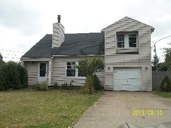 4036 E Lake Rd, Sheffield Lake, OH 44054