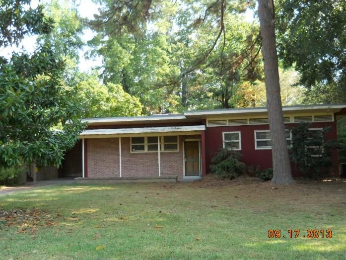 906 Lee Ave, Crystal Springs, MS 39059