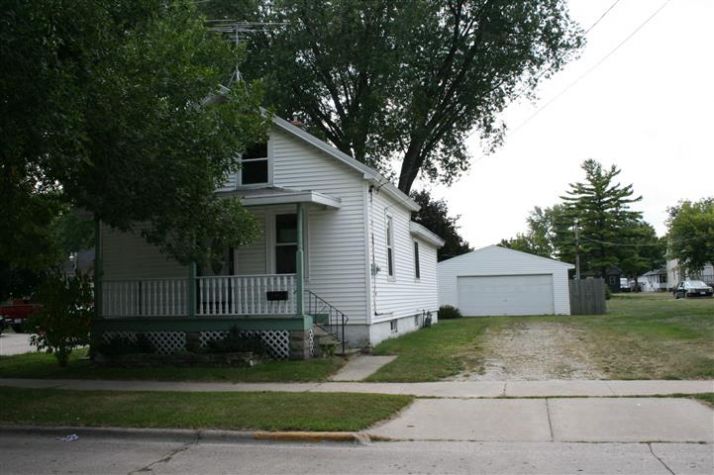 1270 Day St, Green Bay, WI 54302