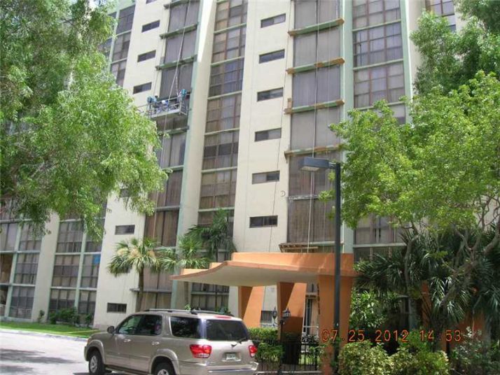 17011 N BAY RD # 509, North Miami Beach, FL 33160