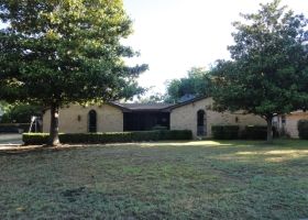 329 Woodhaven Drive, Desoto, TX 75115