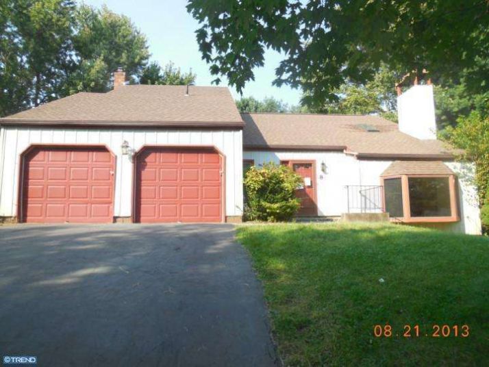 8 Brentwood Ct, Newtown, PA 18940