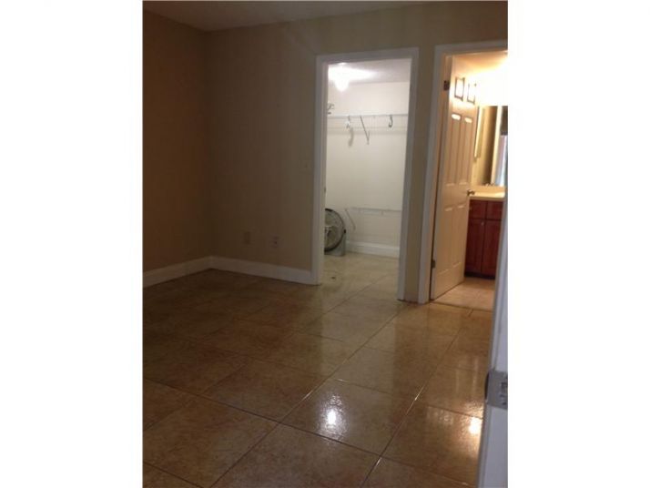 6380 W 27 AV # 11-4, Hialeah, FL 33016