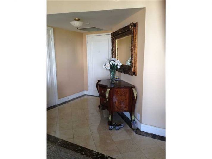 19101 NE 36 CT # 1607, Miami, FL 33180