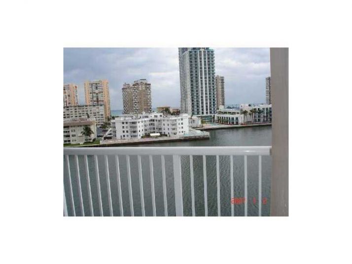 121 GOLDEN ISLES DR # 604, Hallandale, FL 33009