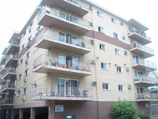 7443 Washington St Apt 608, Forest Park, IL 60130