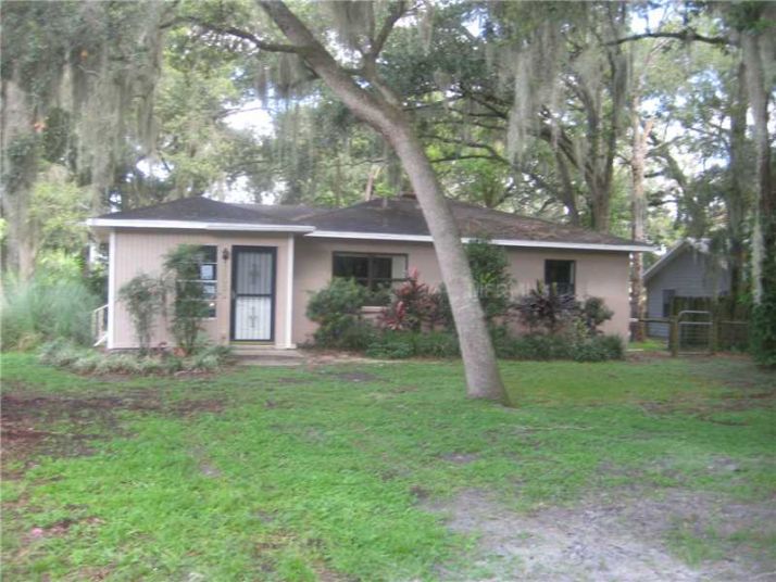 33621 Wesley Rd, Eustis, FL 32736